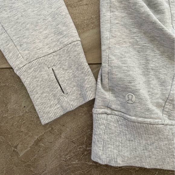 Lulu Lemon Sweatshirt - Picture 3 of 4